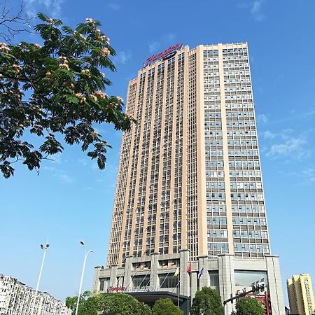 吉安欢朋希尔顿酒店 集安 外观 照片